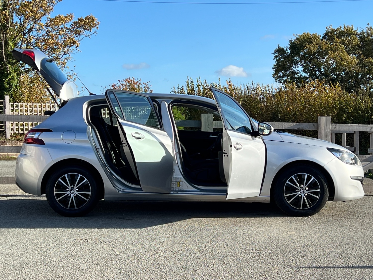 Used Peugeot 308 2017 for sale - 76381882: Photo 14