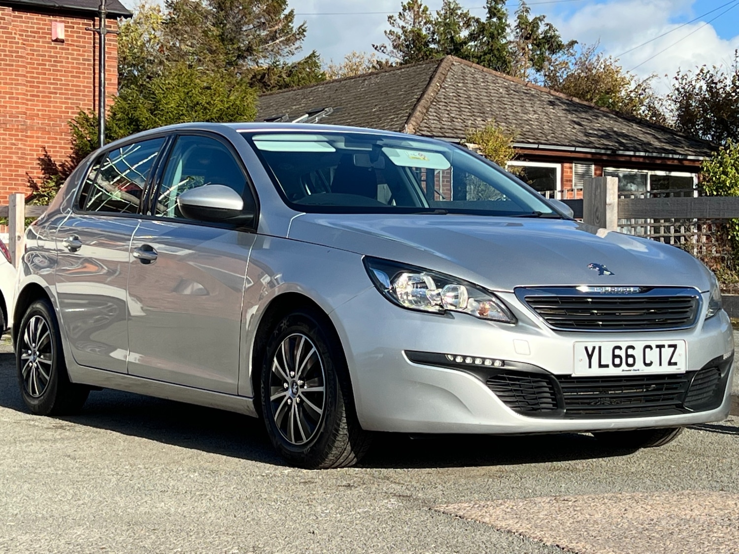 Used Peugeot 308 2017 for sale - 76381882: Photo 18
