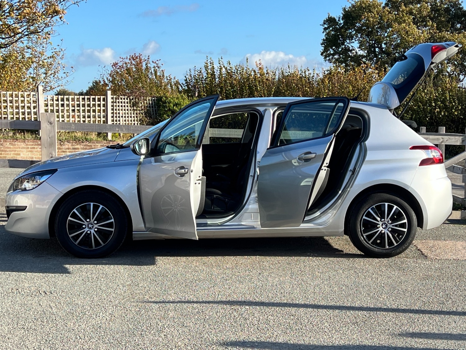 Used Peugeot 308 2017 for sale - 76381882: Photo 4