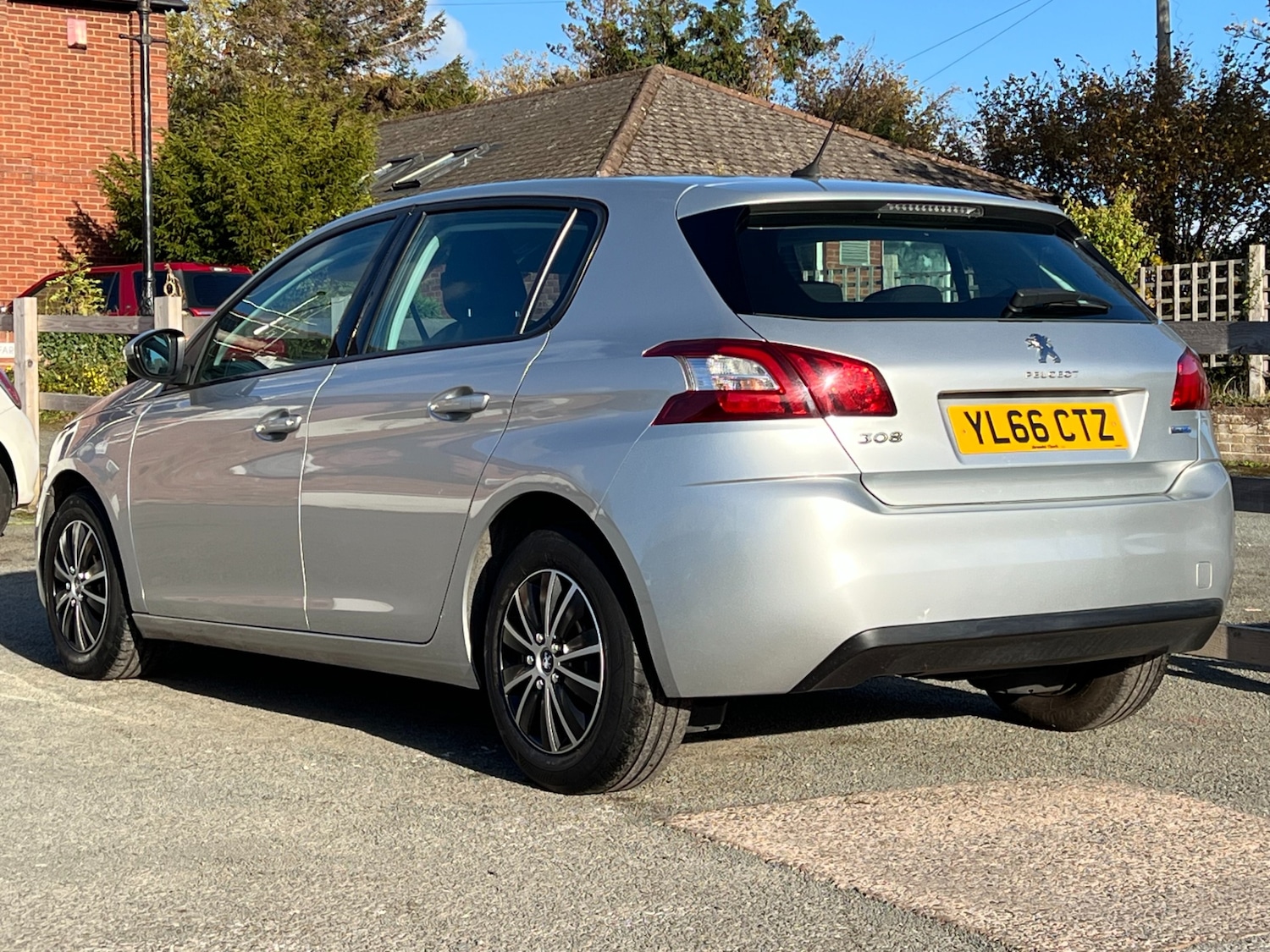 Used Peugeot 308 2017 for sale - 76381882: Photo 9