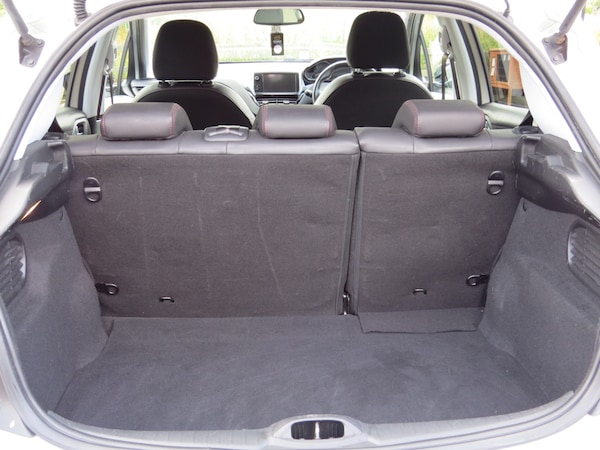 Used Peugeot 208 2015 for sale - 76219355: Photo 15