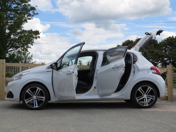 Used Peugeot 208 2015 for sale - 76219355: Photo 18