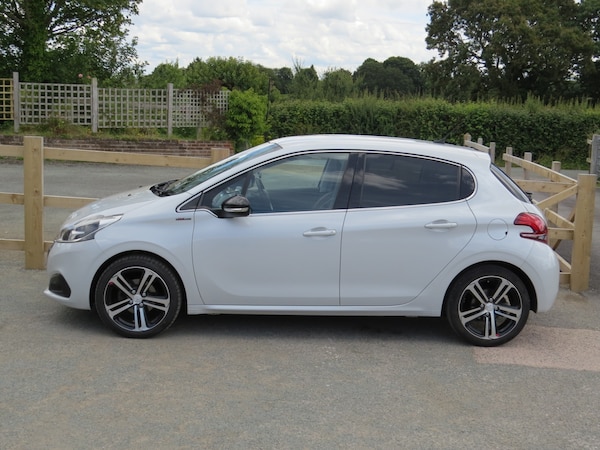Used Peugeot 208 2015 for sale - 76219355: Photo 20