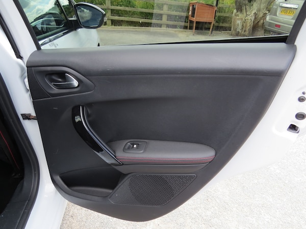 Used Peugeot 208 2015 for sale - 76219355: Photo 22