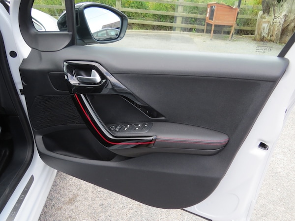 Used Peugeot 208 2015 for sale - 76219355: Photo 23