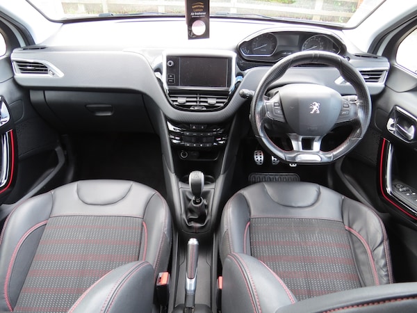 Used Peugeot 208 2015 for sale - 76219355: Photo 5