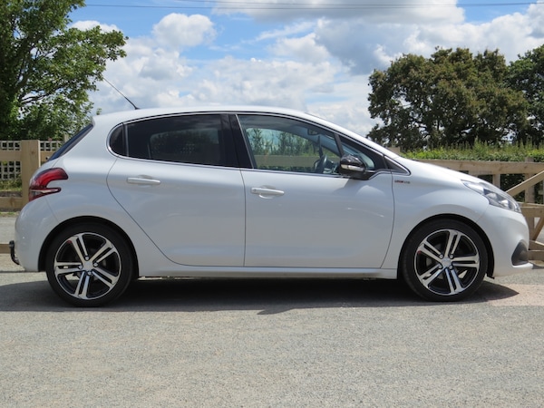 Used Peugeot 208 2015 for sale - 76219355: Photo 6