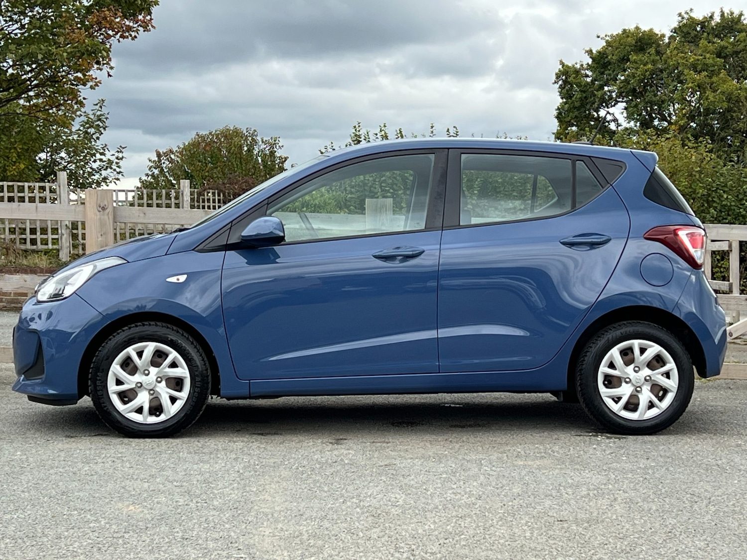 Used Hyundai i10 2017 for sale - 76106276: Photo 13