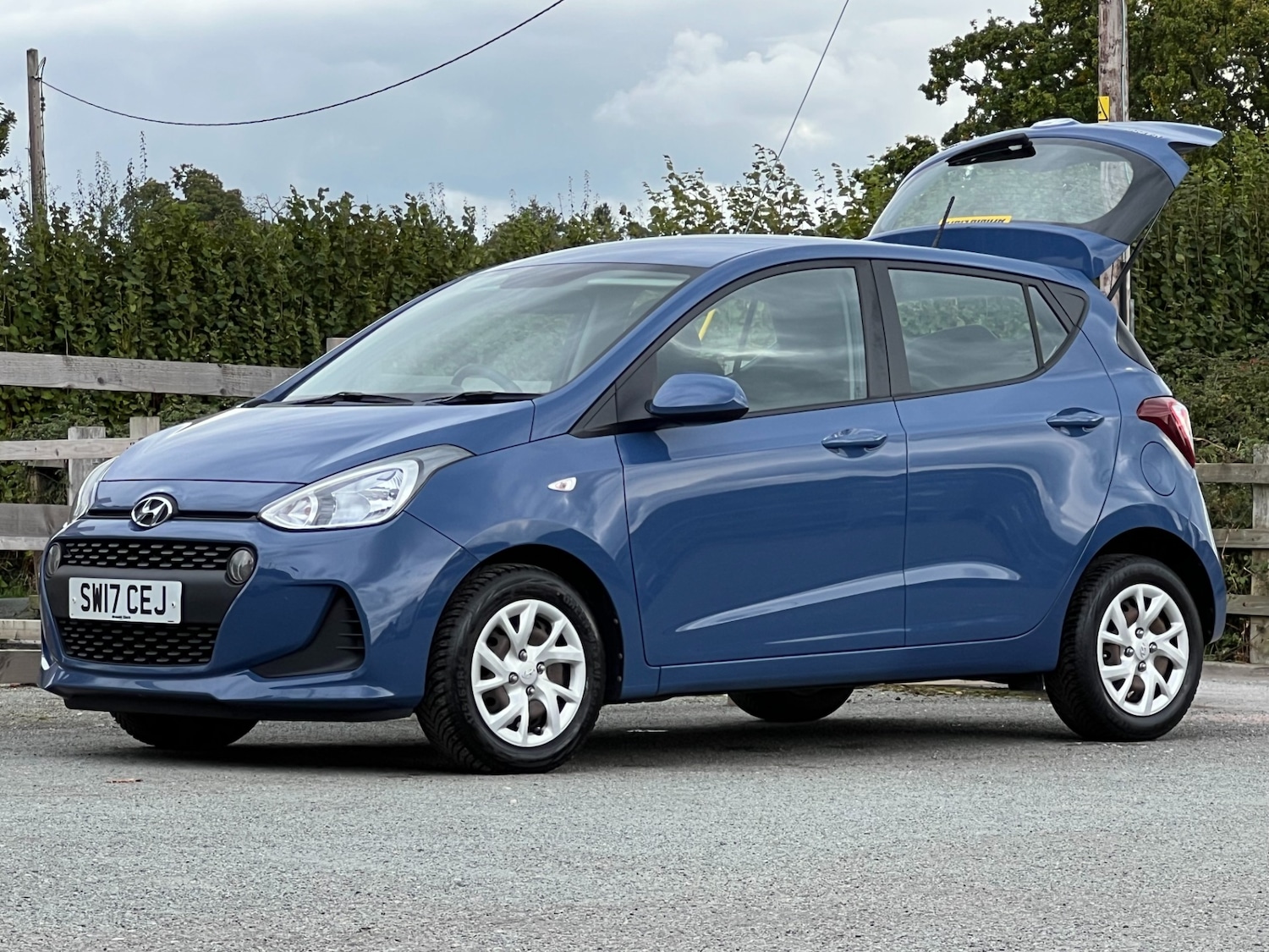 Used Hyundai i10 2017 for sale - 76106276: Photo 18