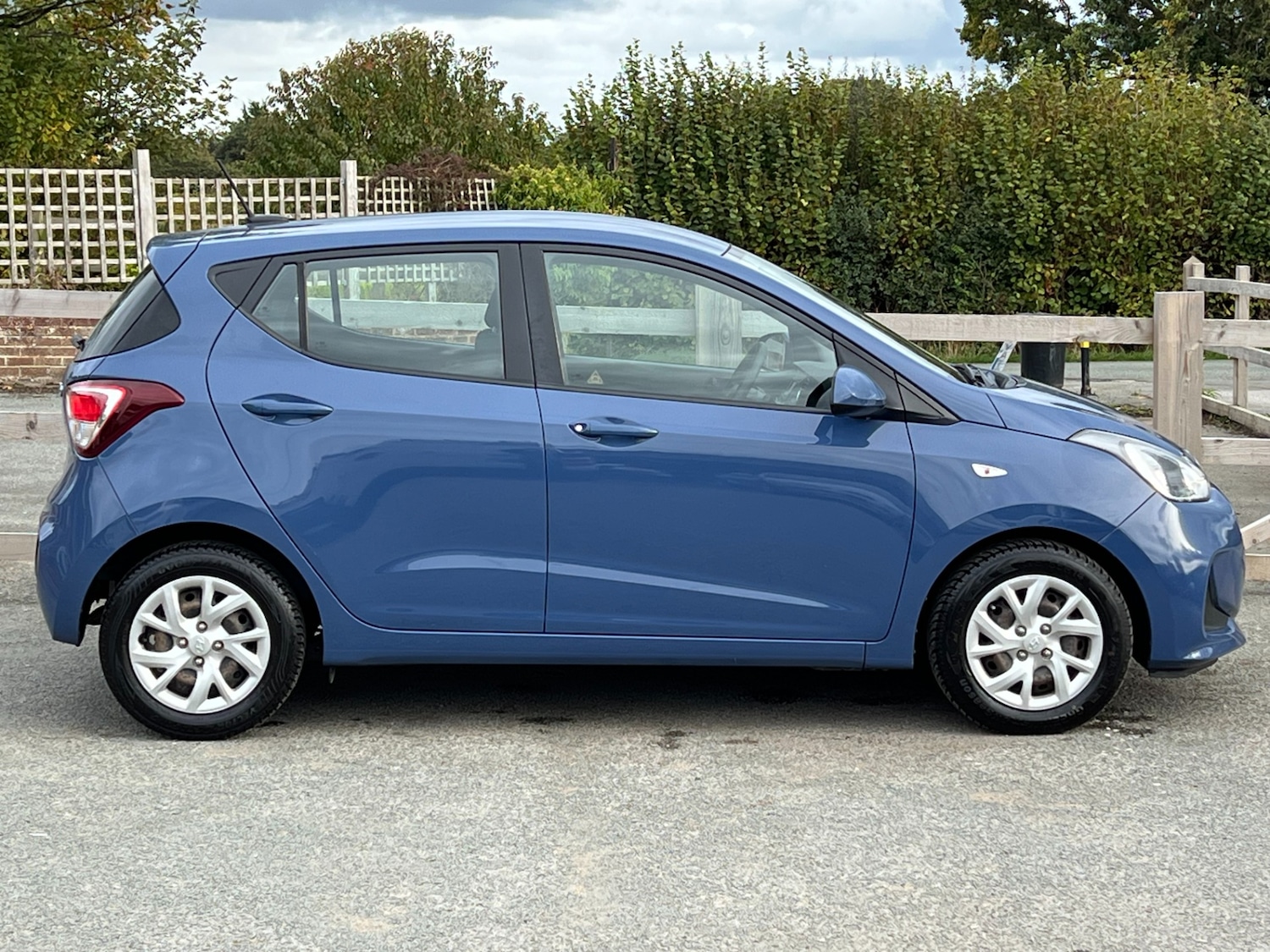 Used Hyundai i10 2017 for sale - 76106276: Photo 21