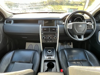 Used Land Rover Discovery Sport 2016 for sale - 76611693: Photo