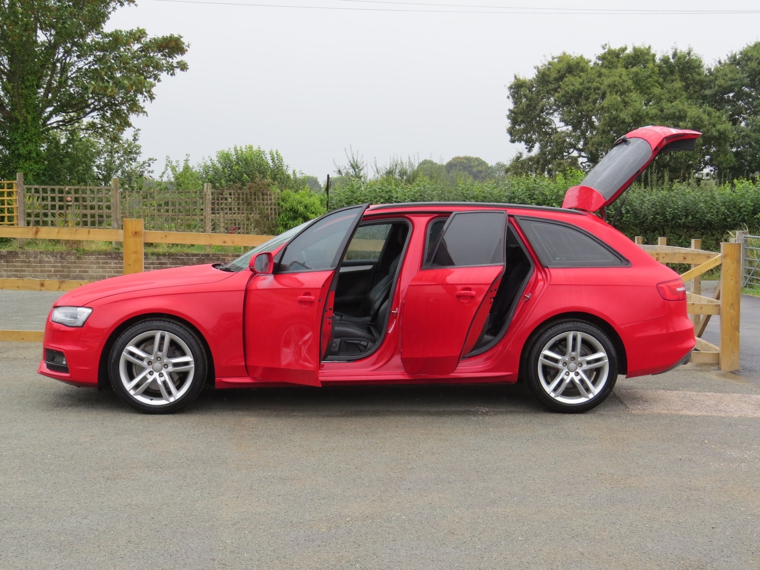 Used Audi A4 2011 for sale - 76220313: Photo 15