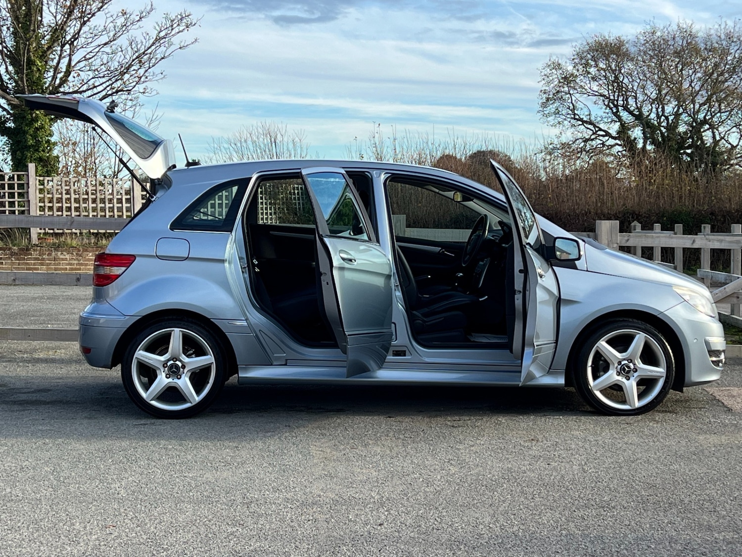 Used Mercedes-Benz B Class 2010 for sale - 76494126: Photo 3