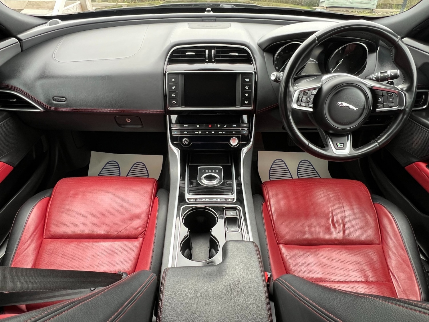 Used Jaguar XE 2016 for sale - 76145760: Photo 3