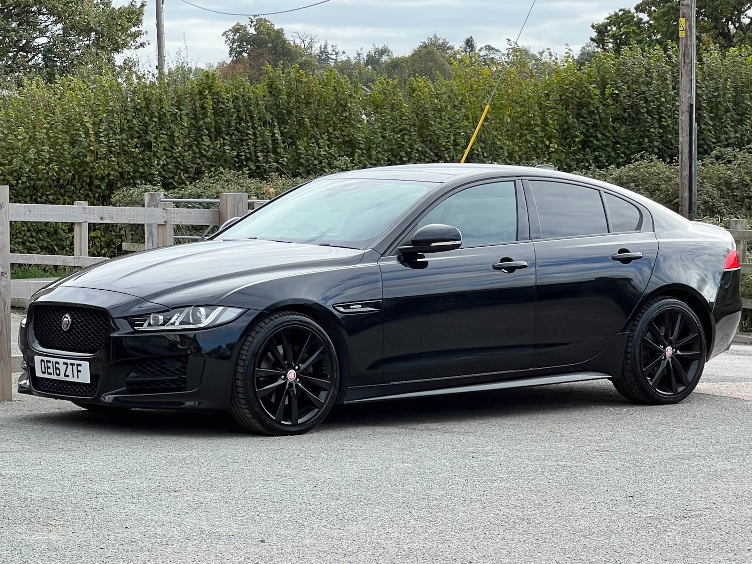 Used Jaguar XE 2016 for sale - 76145760: Photo 4
