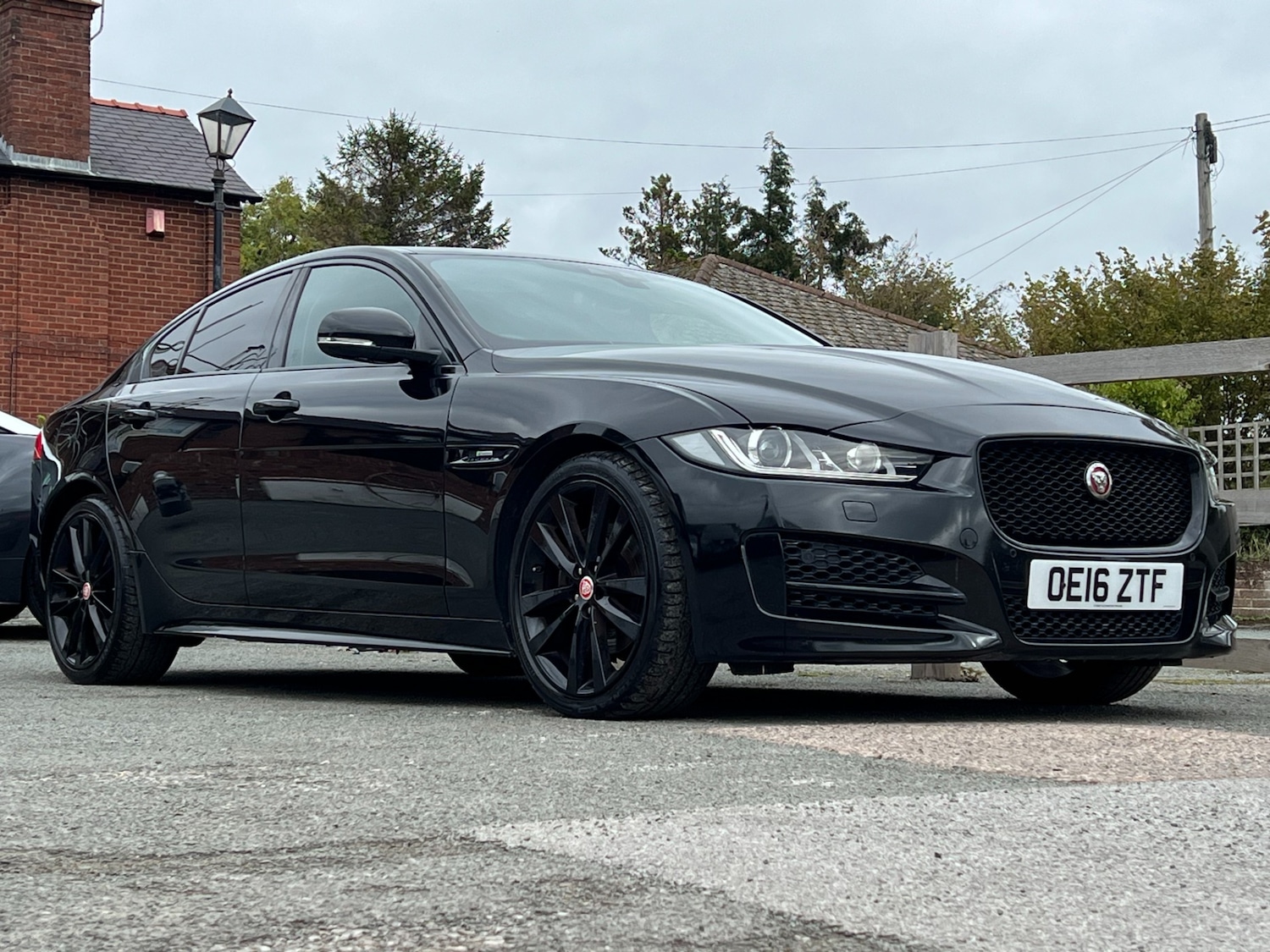 Used Jaguar XE 2016 for sale - 76145760: Photo 6