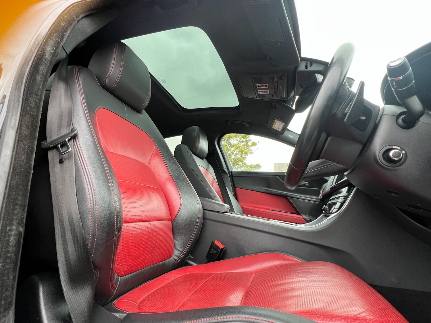 Used Jaguar XE 2016 for sale - 76145760: Photo 7