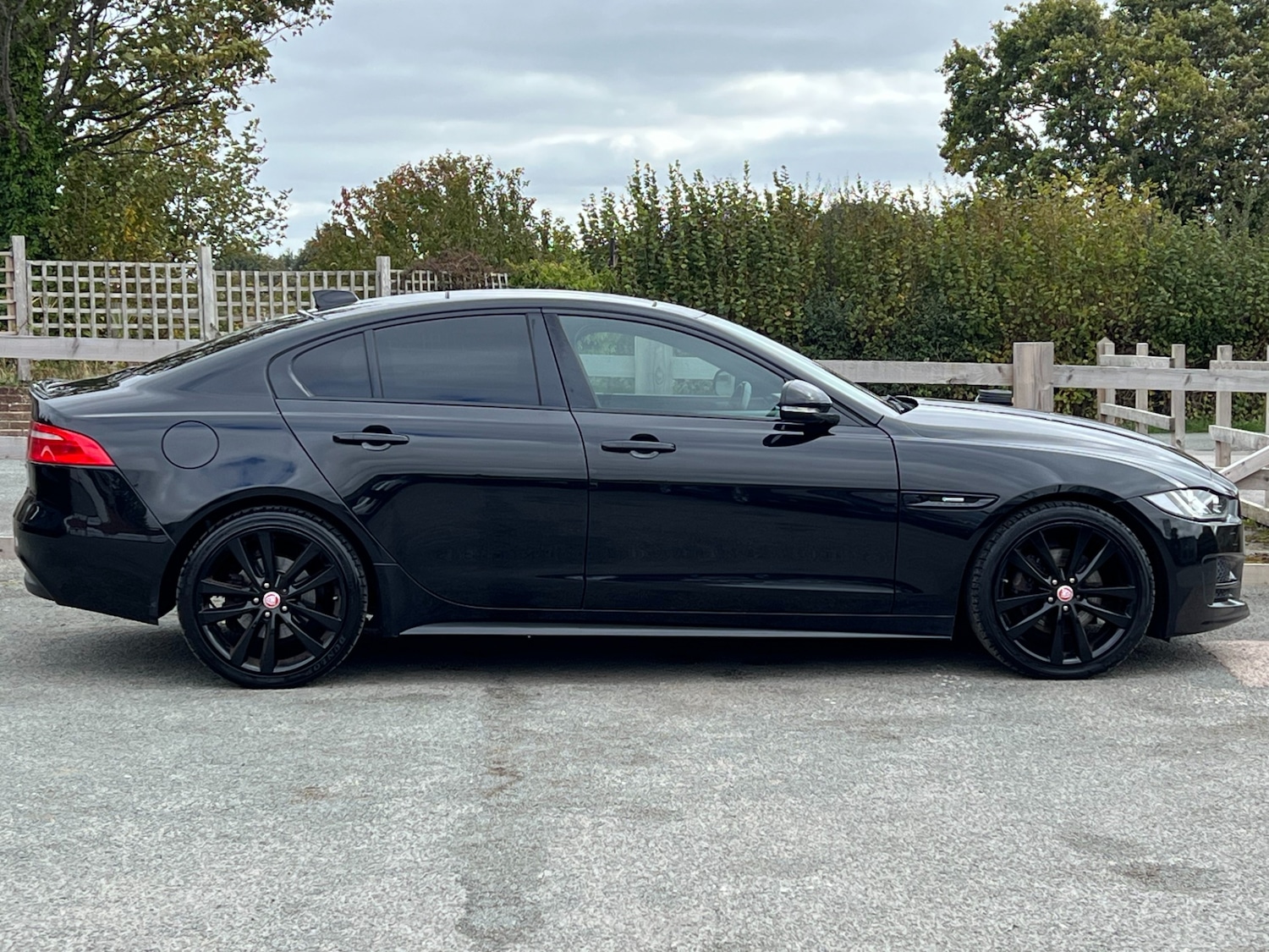 Used Jaguar XE 2016 for sale - 76145760: Photo 8