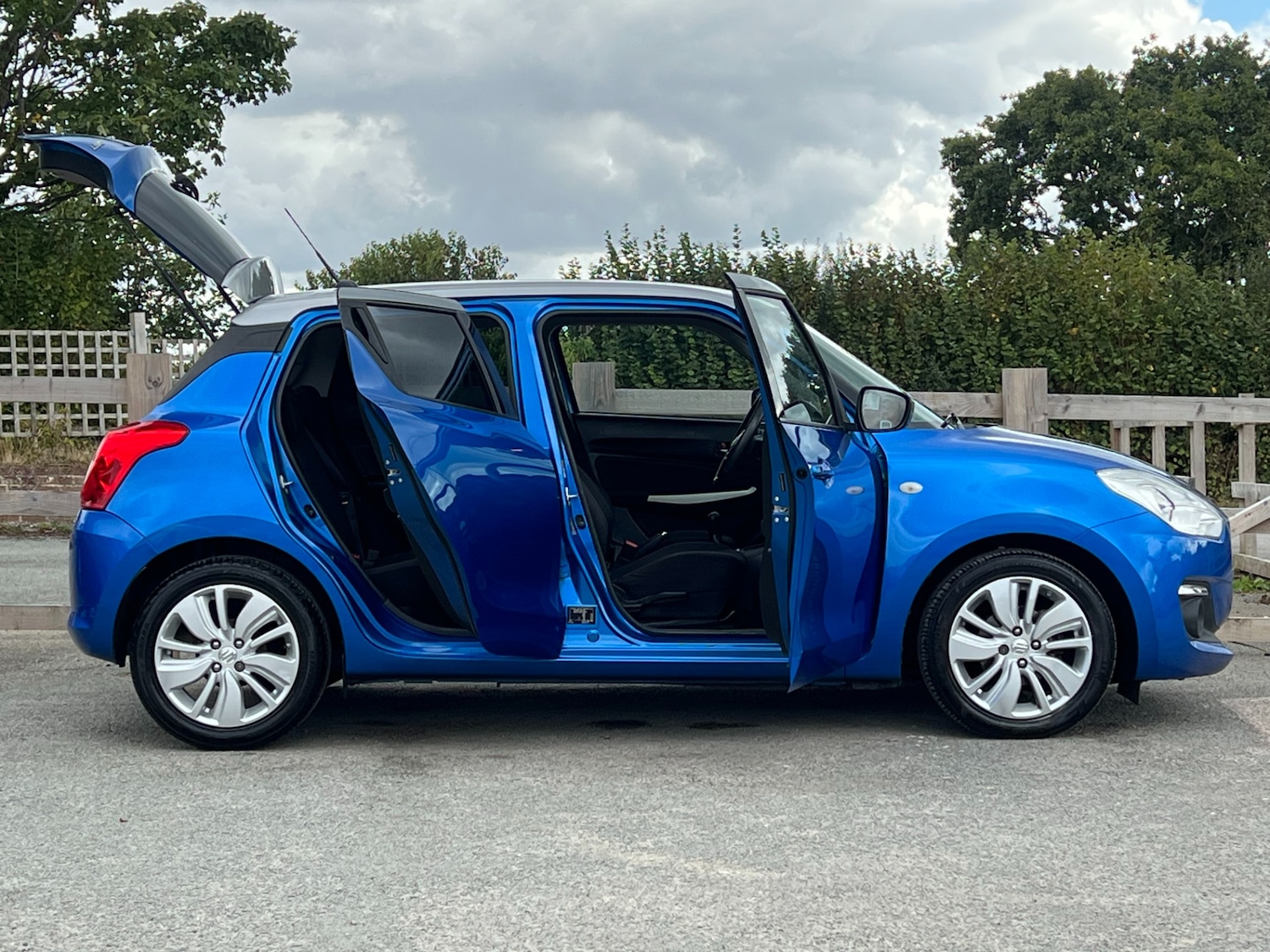 Used Suzuki Swift 2018 for sale - 75525104: Photo 4