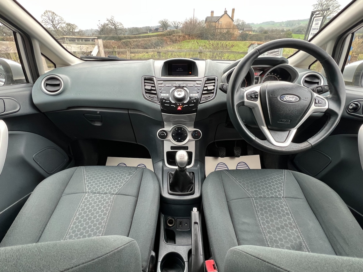 Used Ford Fiesta 2010 for sale - 77297982: Photo 24