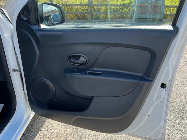 Used Dacia Sandero 2018 for sale - 76156602: Photo 25