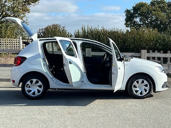 Used Dacia Sandero 2018 for sale - 76156602: Photo 4