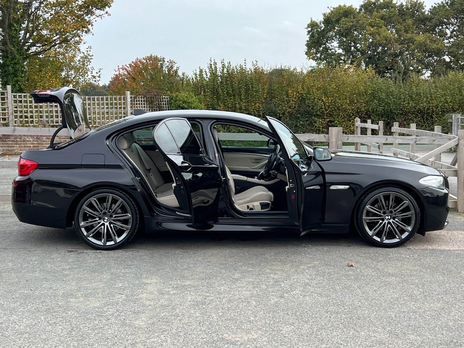 Used BMW 5 Series 2012 for sale - 76319122: Photo 4