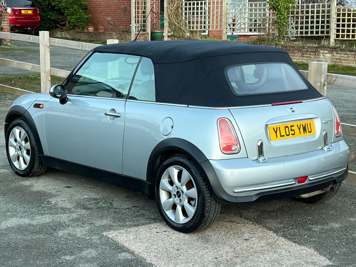 Used MINI Convertible 2005 for sale - 76035527: Photo 8