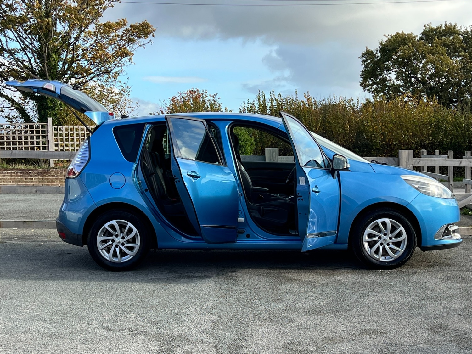 Used Renault Scenic 2015 for sale - 76366377: Photo 3