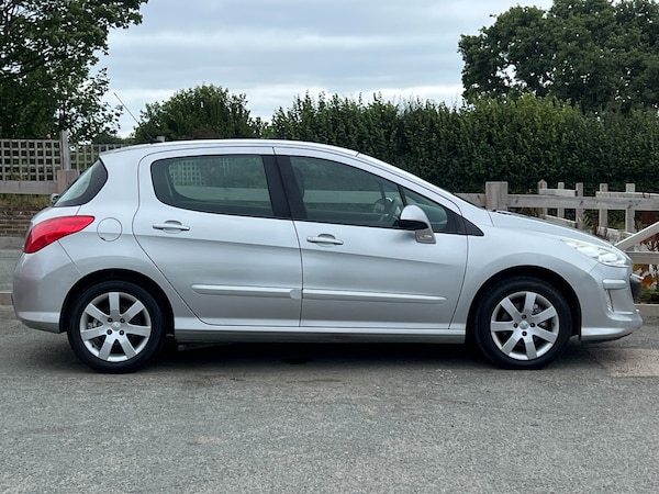 Used Peugeot 308 2010 for sale - 74941046: Photo 14