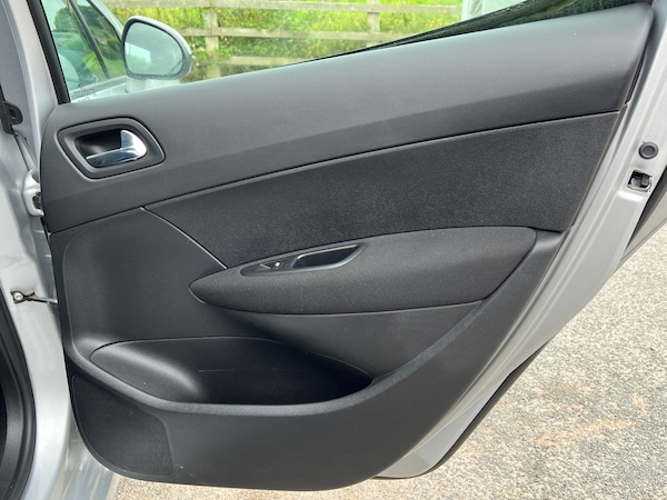 Used Peugeot 308 2010 for sale - 74941046: Photo 28