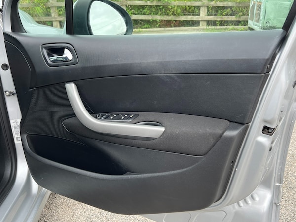 Used Peugeot 308 2010 for sale - 74941046: Photo 30