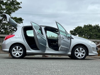 Used Peugeot 308 2010 for sale - 74941046: Photo