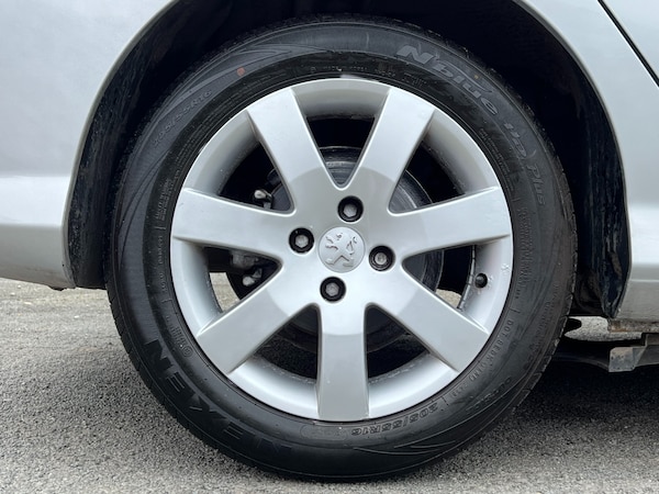 Used Peugeot 308 2010 for sale - 74941046: Photo 8