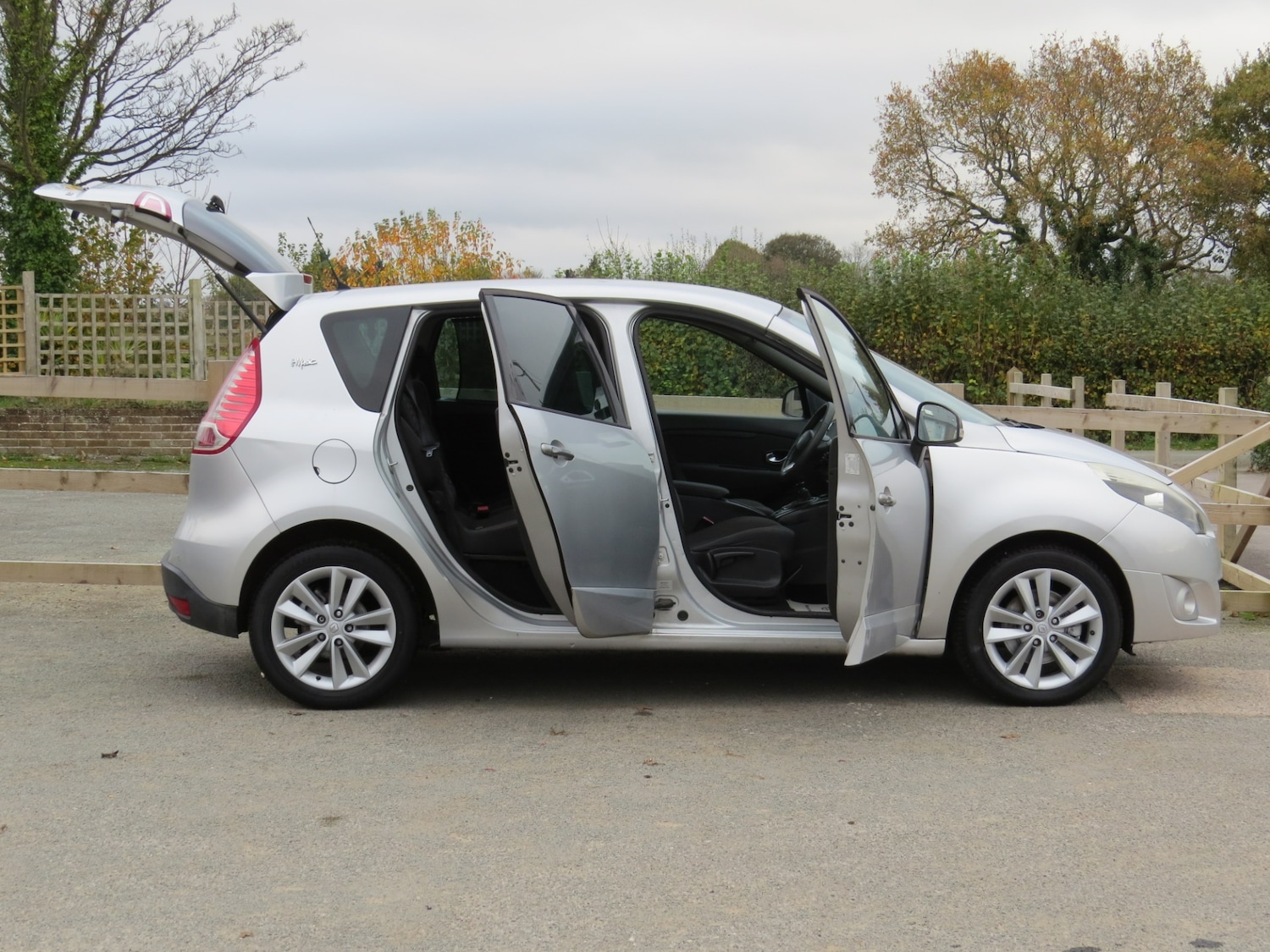 Used Renault Scenic 2010 for sale - 76493814: Photo 14
