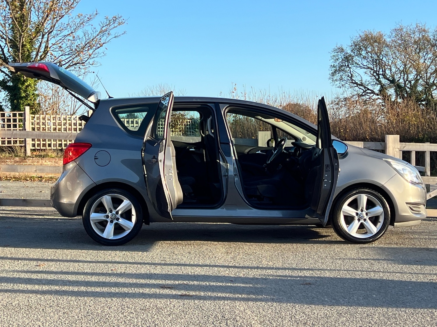 Used Vauxhall Meriva 2015 for sale - 76531475: Photo 3