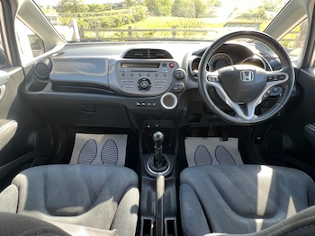 Used Honda Jazz 2009 for sale - 77900935: Photo