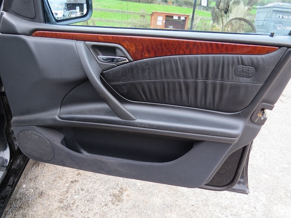 Used Mercedes-Benz E Class 2002 for sale - 76262699: Photo 13