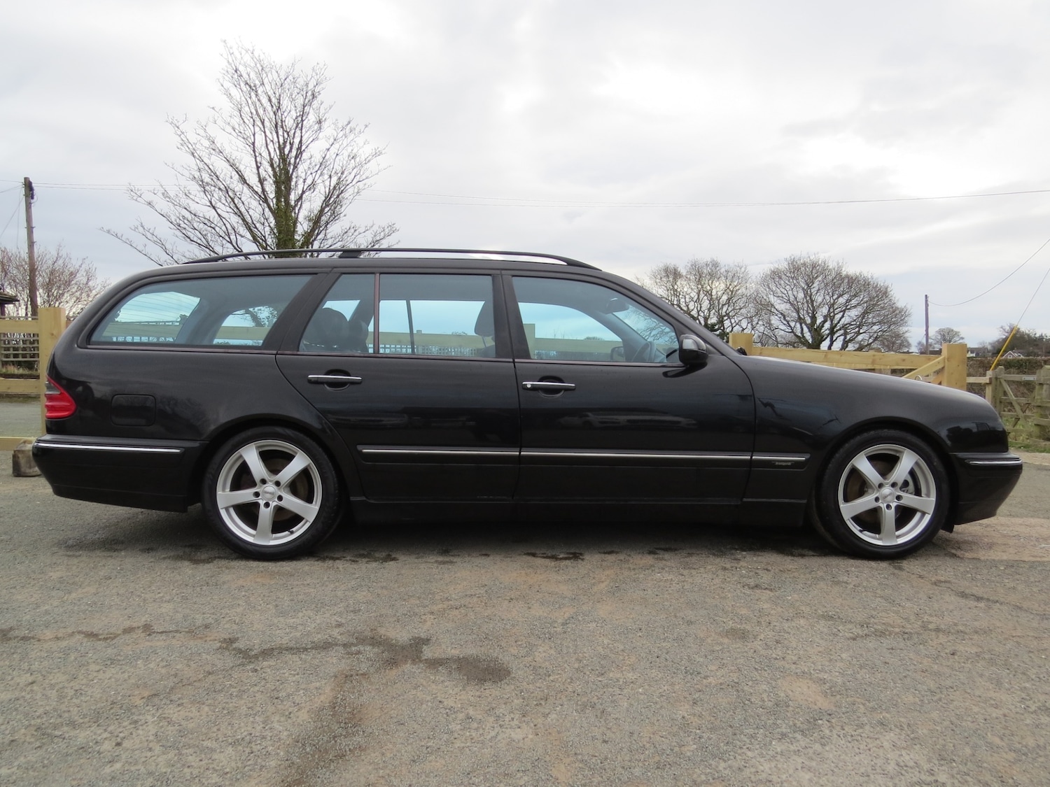 Used Mercedes-Benz E Class 2002 for sale - 76262699: Photo 14