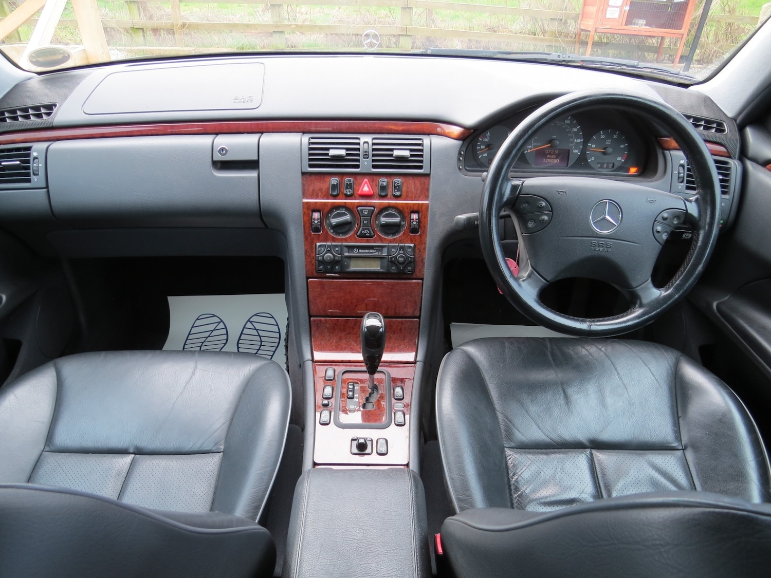 Used Mercedes-Benz E Class 2002 for sale - 76262699: Photo 2