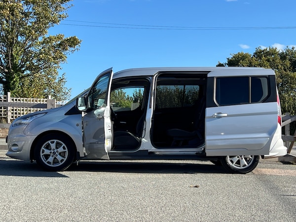 Used Ford Grand Tourneo Connect 2016 for sale - 76156380: Photo 25