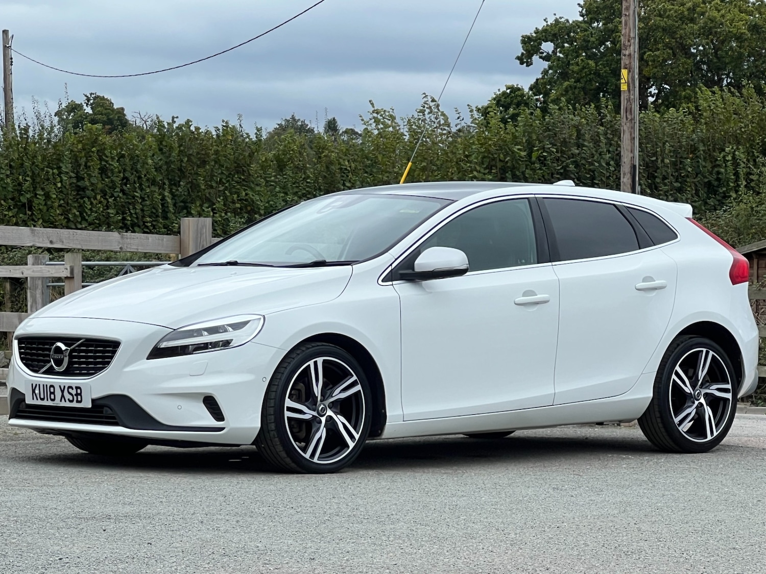Used Volvo V40 2018 for sale - 75995883: Photo 1