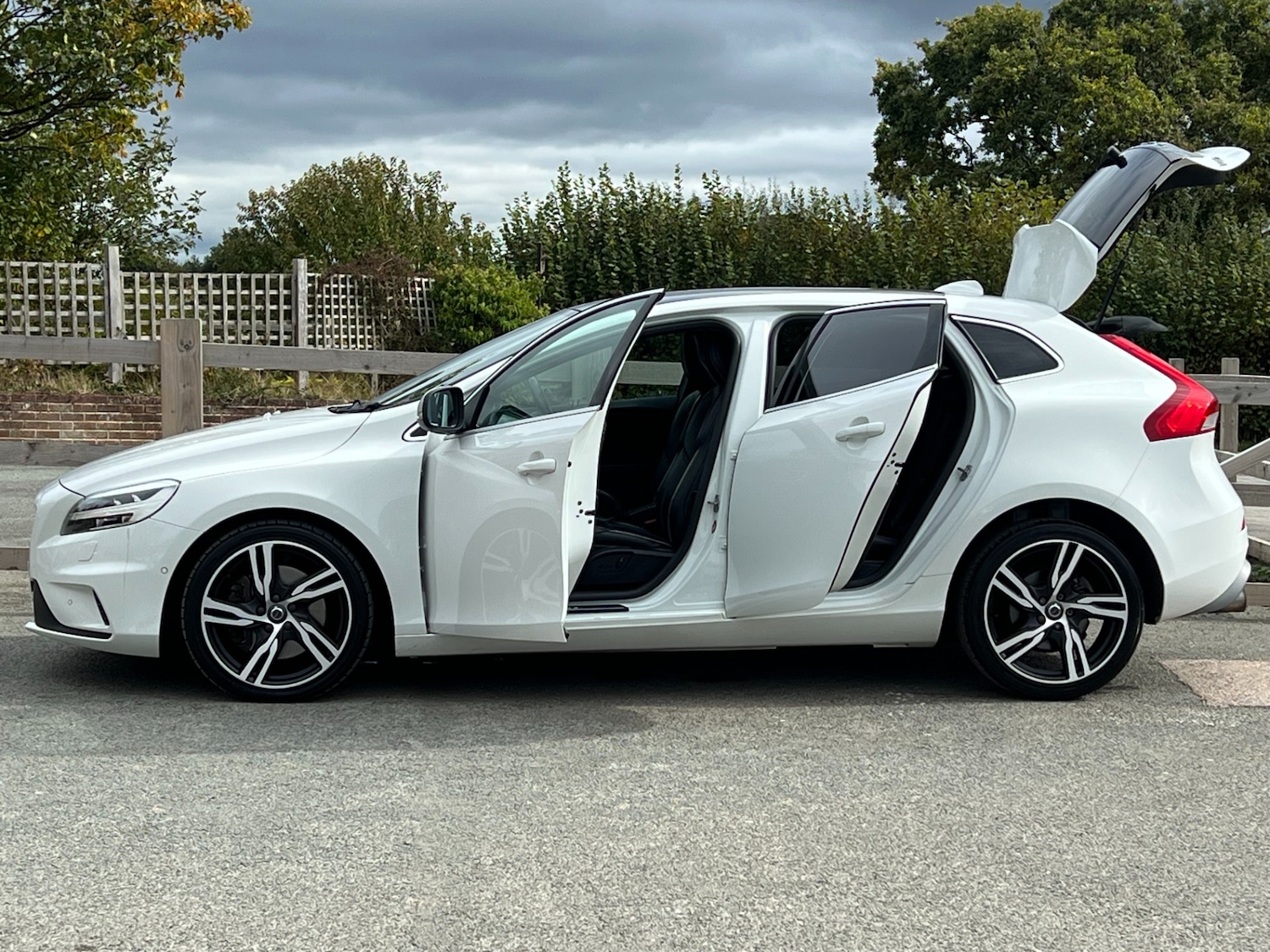 Used Volvo V40 2018 for sale - 75995883: Photo 14