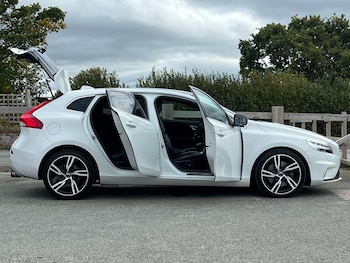 Used Volvo V40 2018 for sale - 75995883: Photo 3