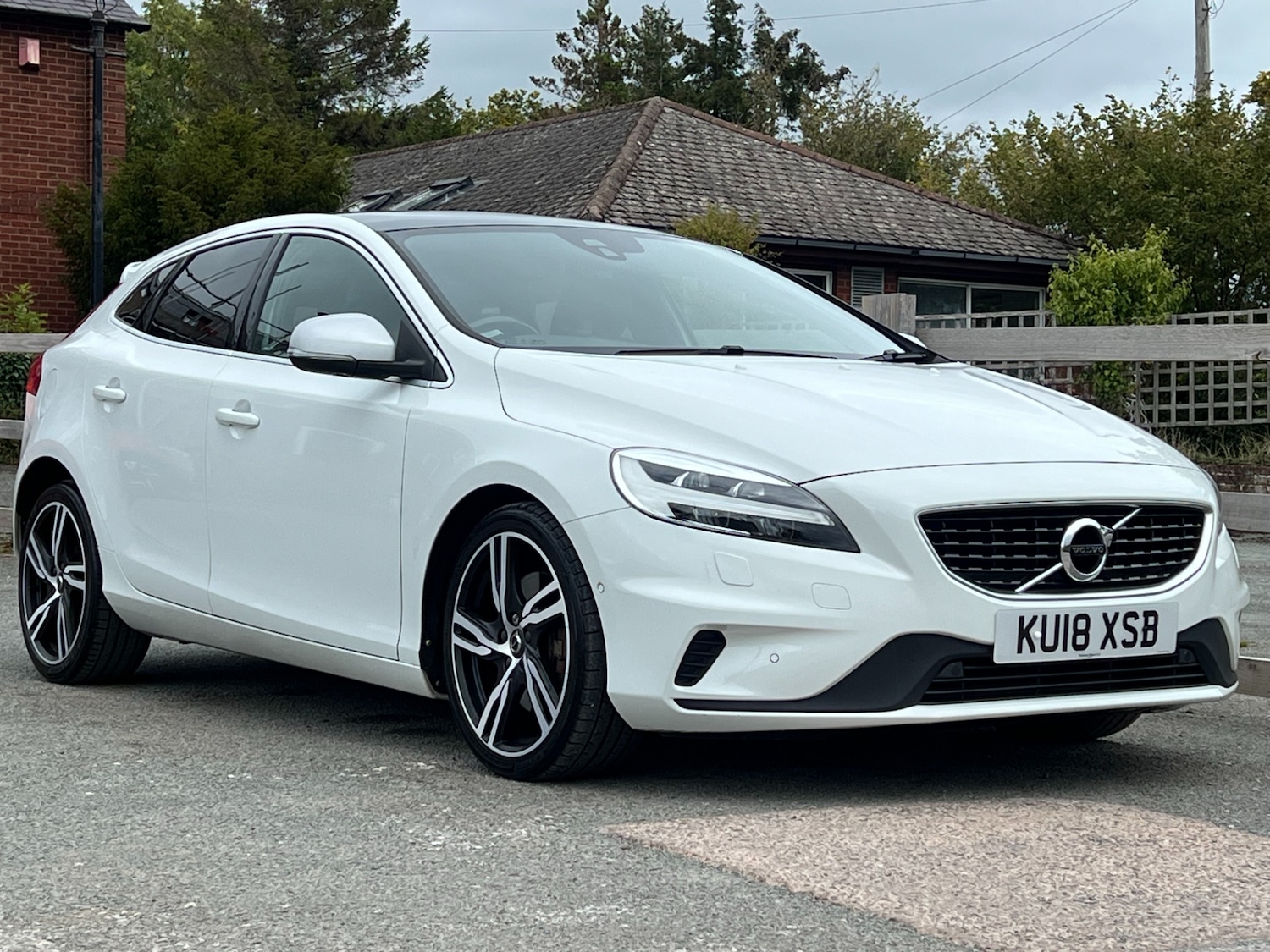Used Volvo V40 2018 for sale - 75995883: Photo 4