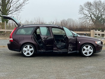 Used Volvo V50 2004 for sale - 76037296: Photo