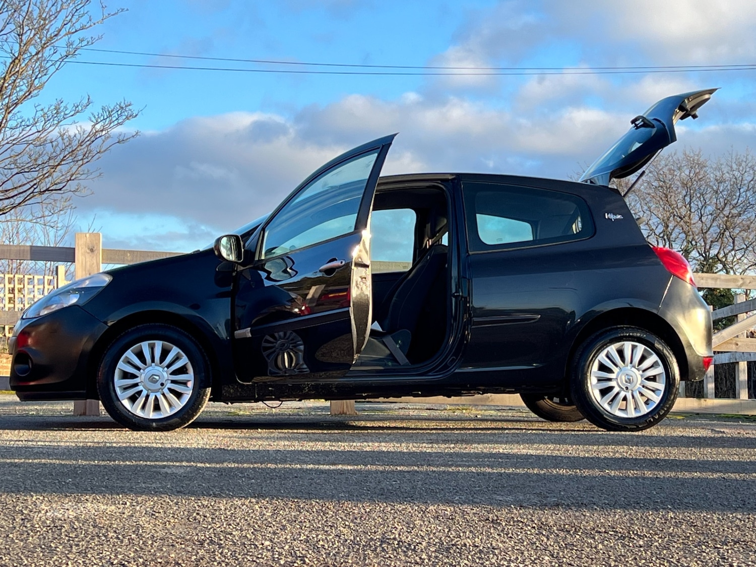 Used Renault Clio 2011 for sale - 77198069: Photo 22