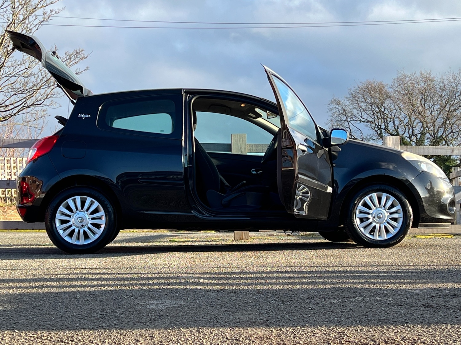 Used Renault Clio 2011 for sale - 77198069: Photo 3