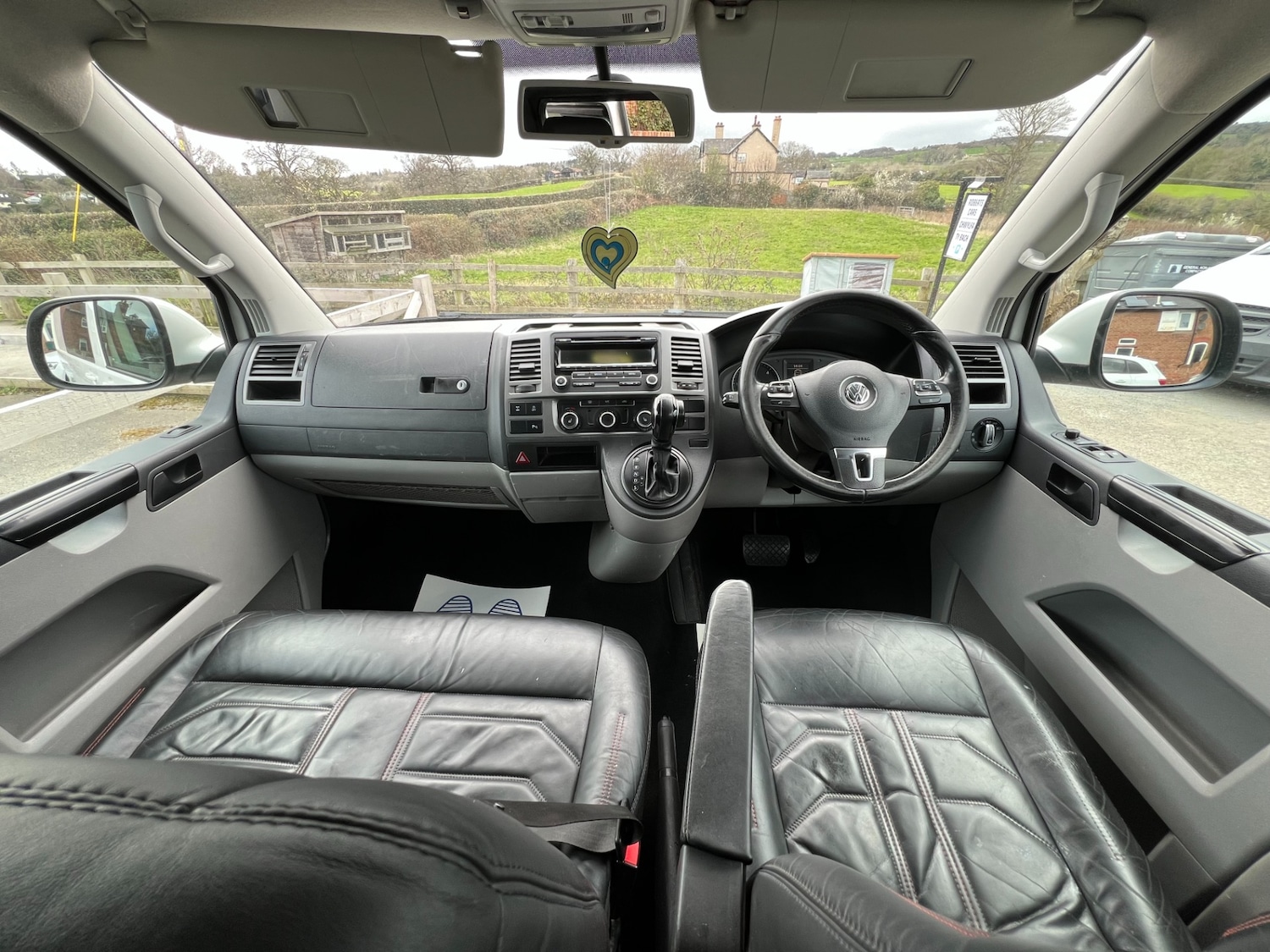 Used Volkswagen Transporter 2015 for sale - 77997600: Photo 5