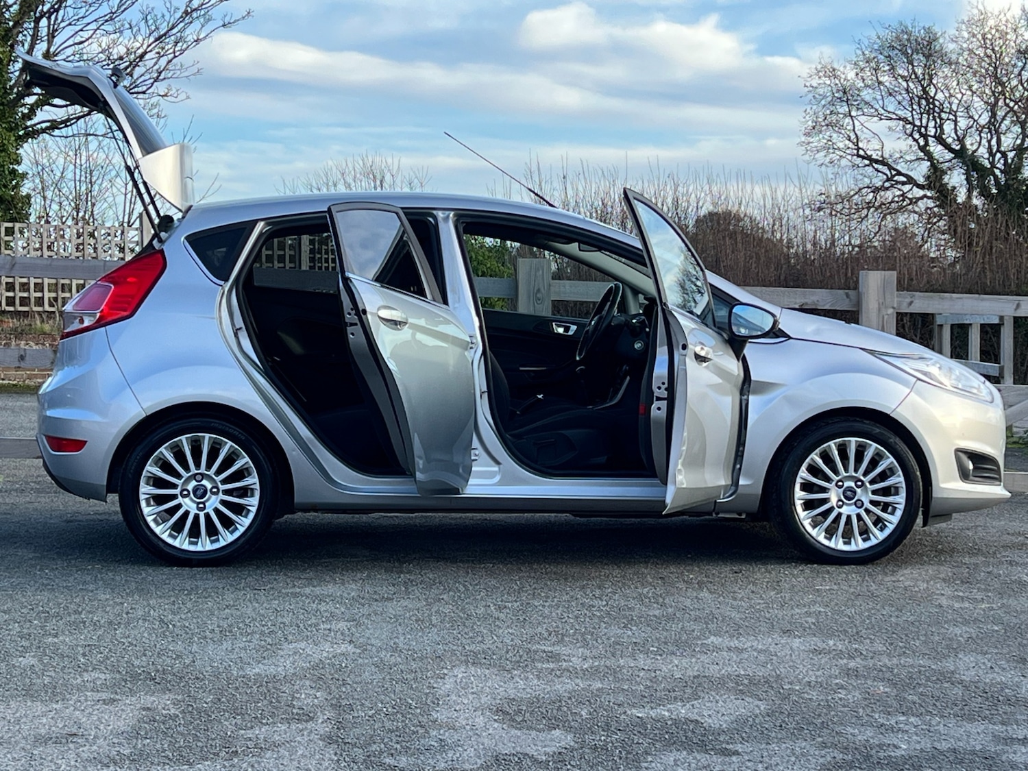 Used Ford Fiesta 2014 for sale - 76776733: Photo 3